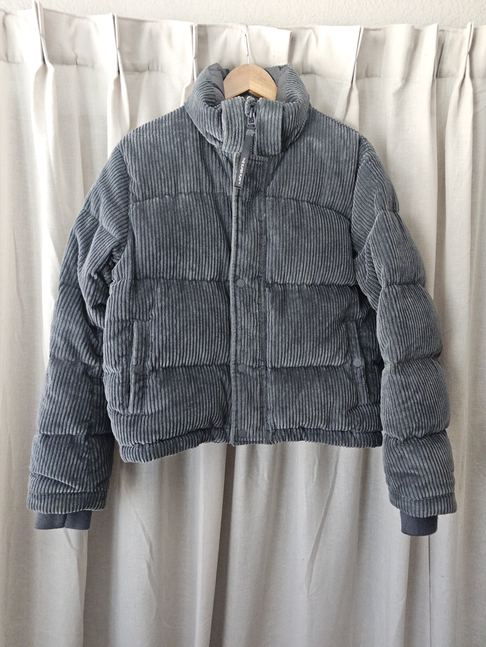 Aritzia The Super Puff™ Shorty Cushcord Puffer Jacket – Size S Blue Gray